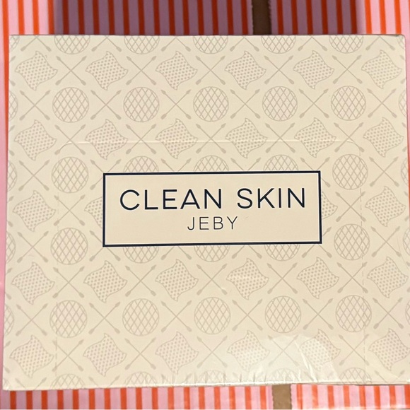 Clean Skin Club Disposable Wash Cloths Towels XL 50 Count New in Sealed Box - Picture 2 of 5